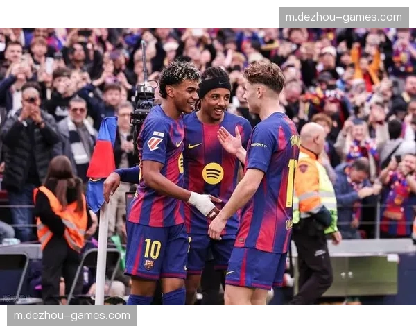 巴萨64分领跑积分榜 亚马尔戴帽助球队大胜黄潜